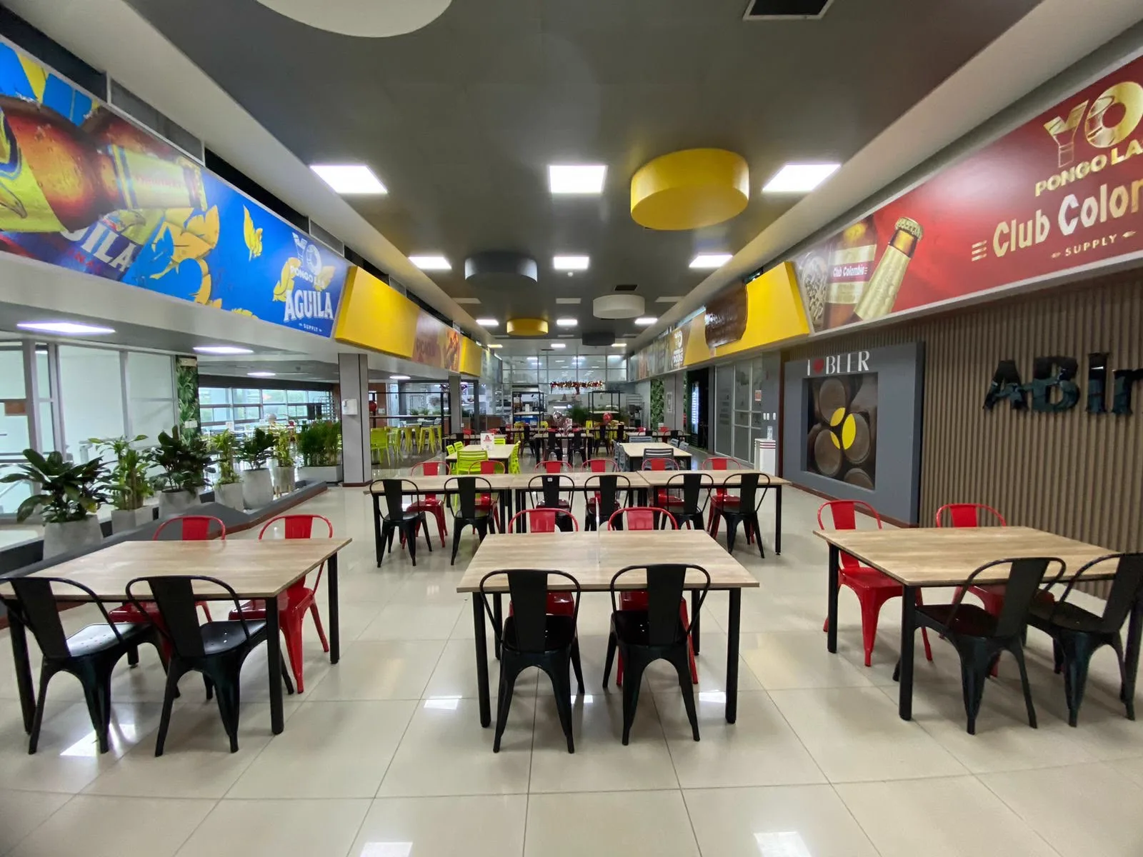 Mobiliario institucional — auditorios, cafeterías y espacios colectivos en Colombia